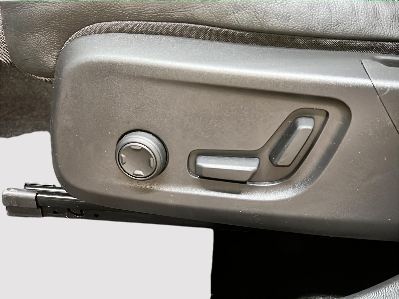 Volvo XC40 B5 PLUS CUIR TOIT PANO NAV 4RM 2025 - image #24