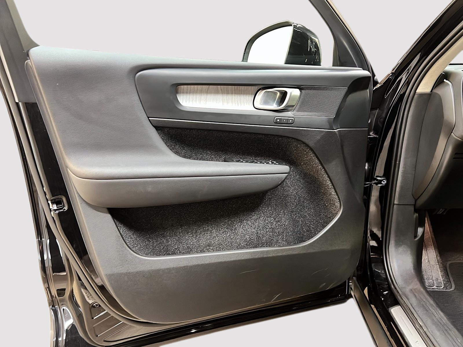 Volvo XC40 B5 PLUS CUIR TOIT PANO NAV 4RM 2025 - image #26