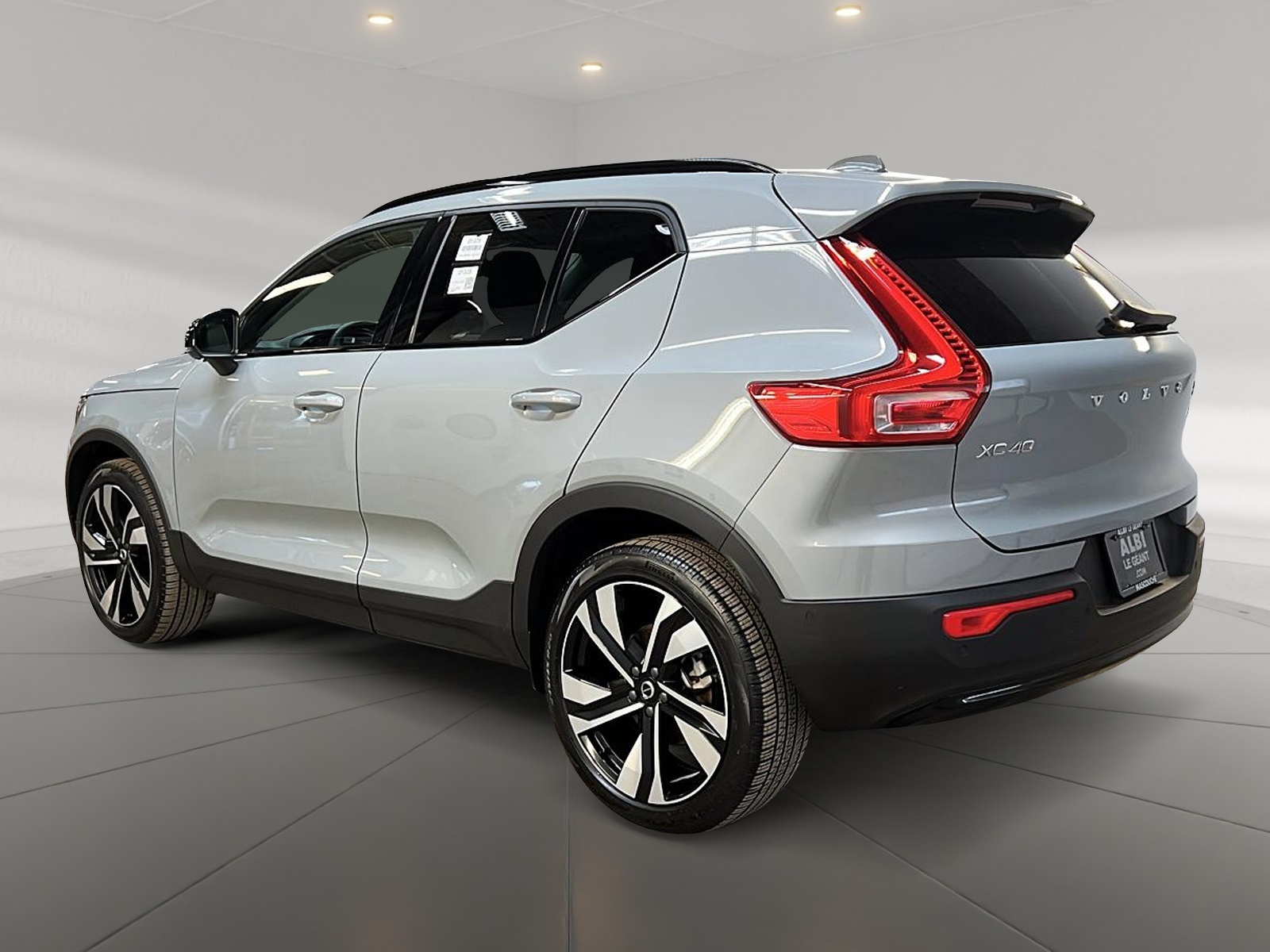 Volvo XC40 2025 - Image #6