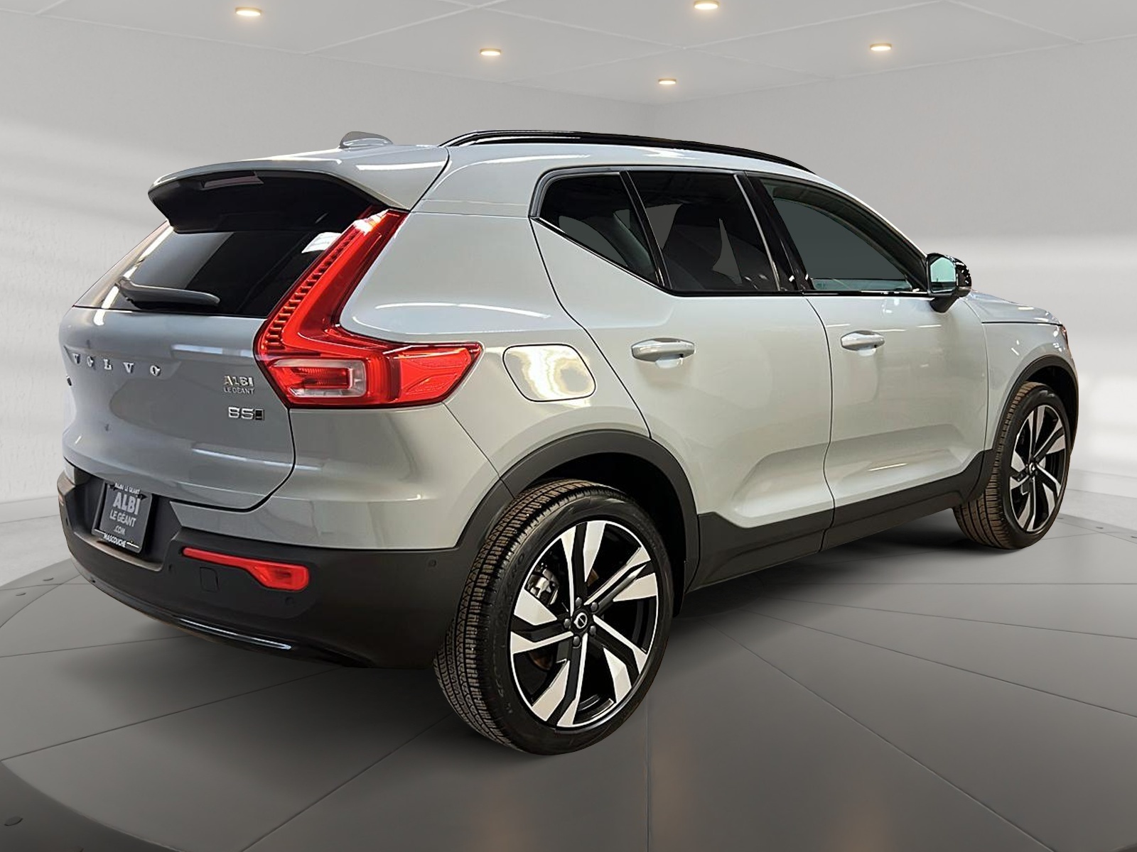 Volvo XC40 2025 - Image #4