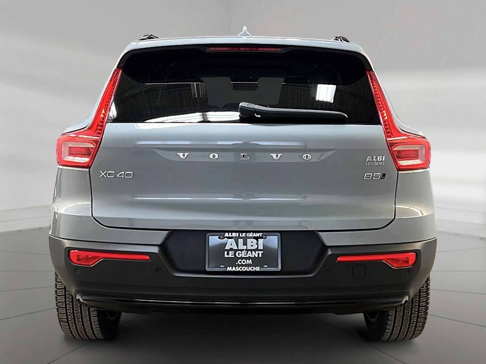 Volvo XC40 B5 PLUS DARK CUIR TOIT PANO NAV 4RM 2025 - image #5