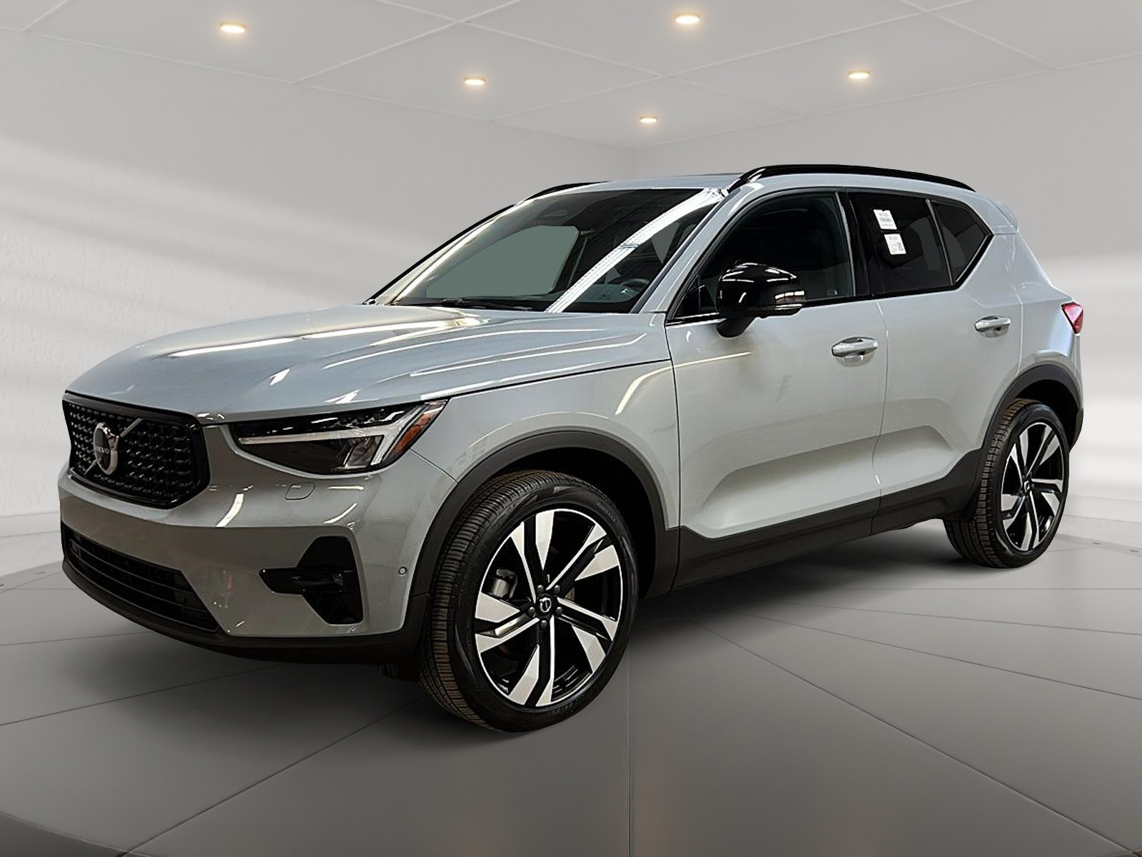 Volvo XC40 2025 - Image #1