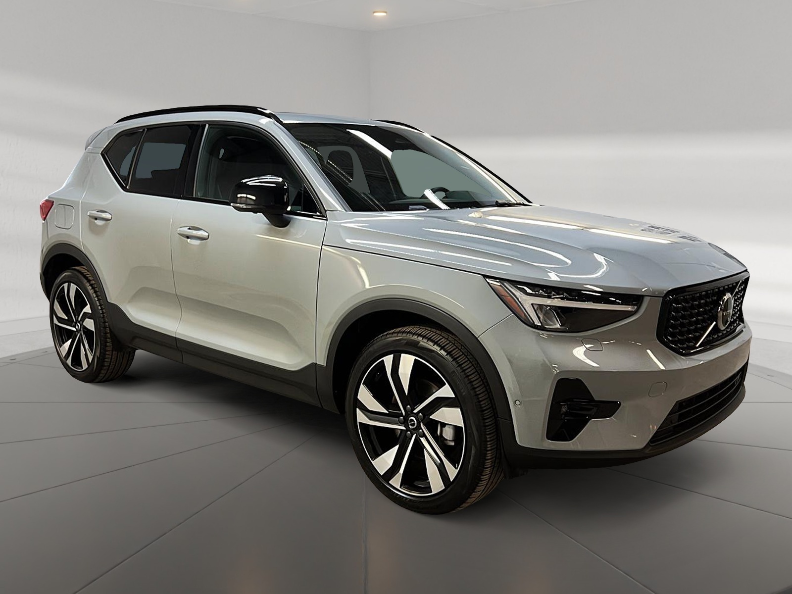 Volvo XC40 2025 - Image #3