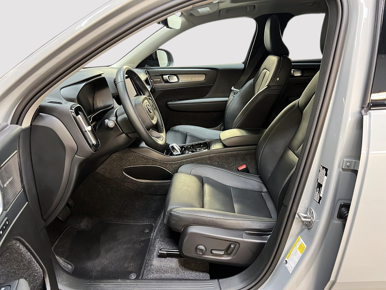 Volvo XC40 2025 - Image #7