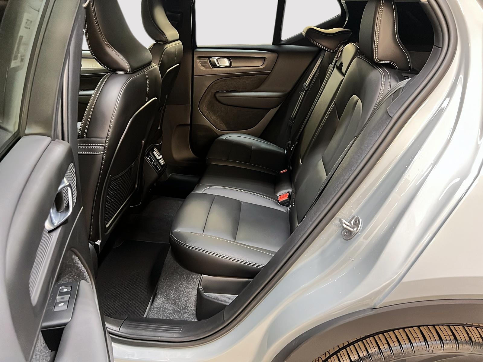 Volvo XC40 2025 - Image #10