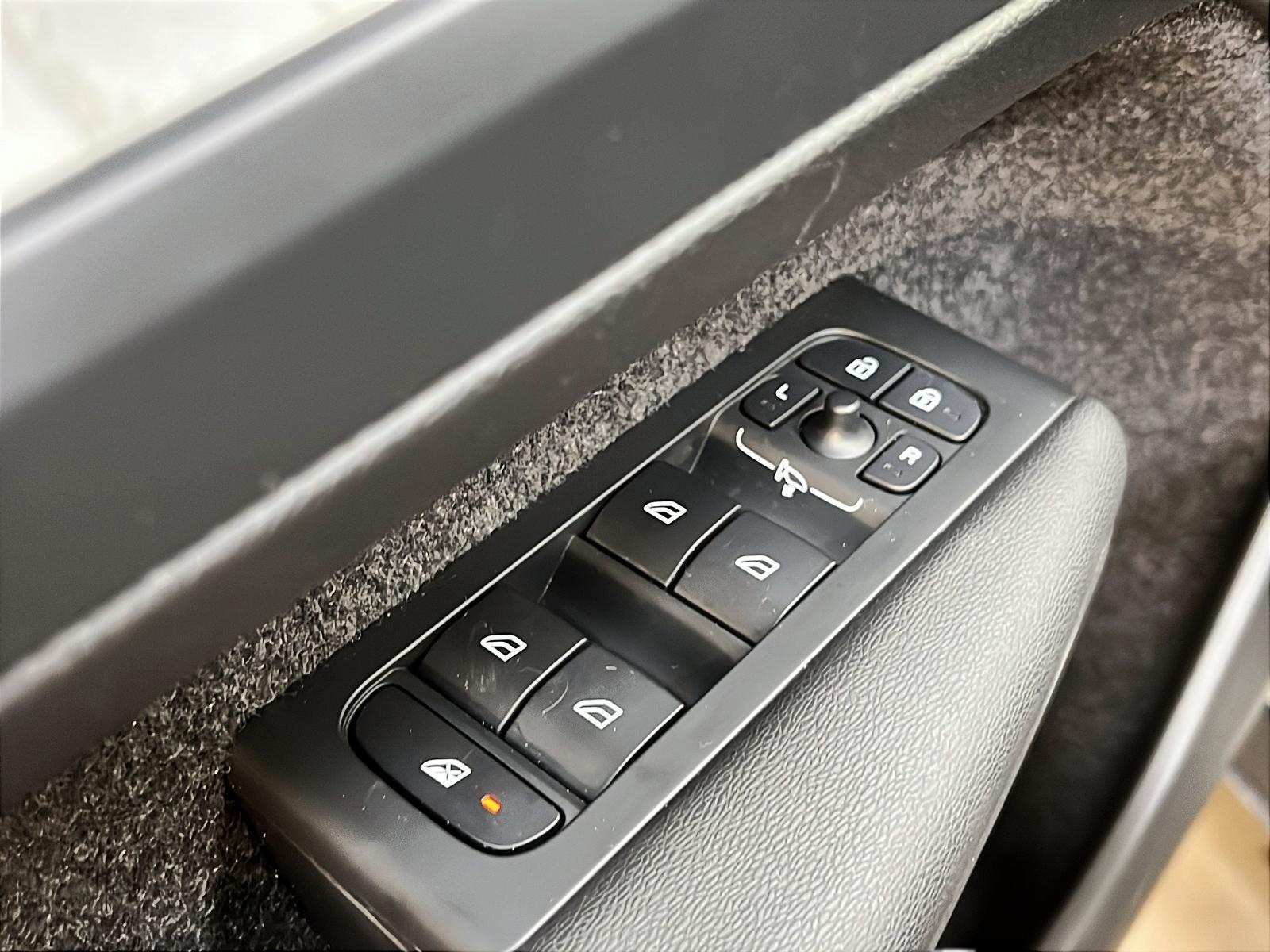 Volvo XC40 2025 - Image #23