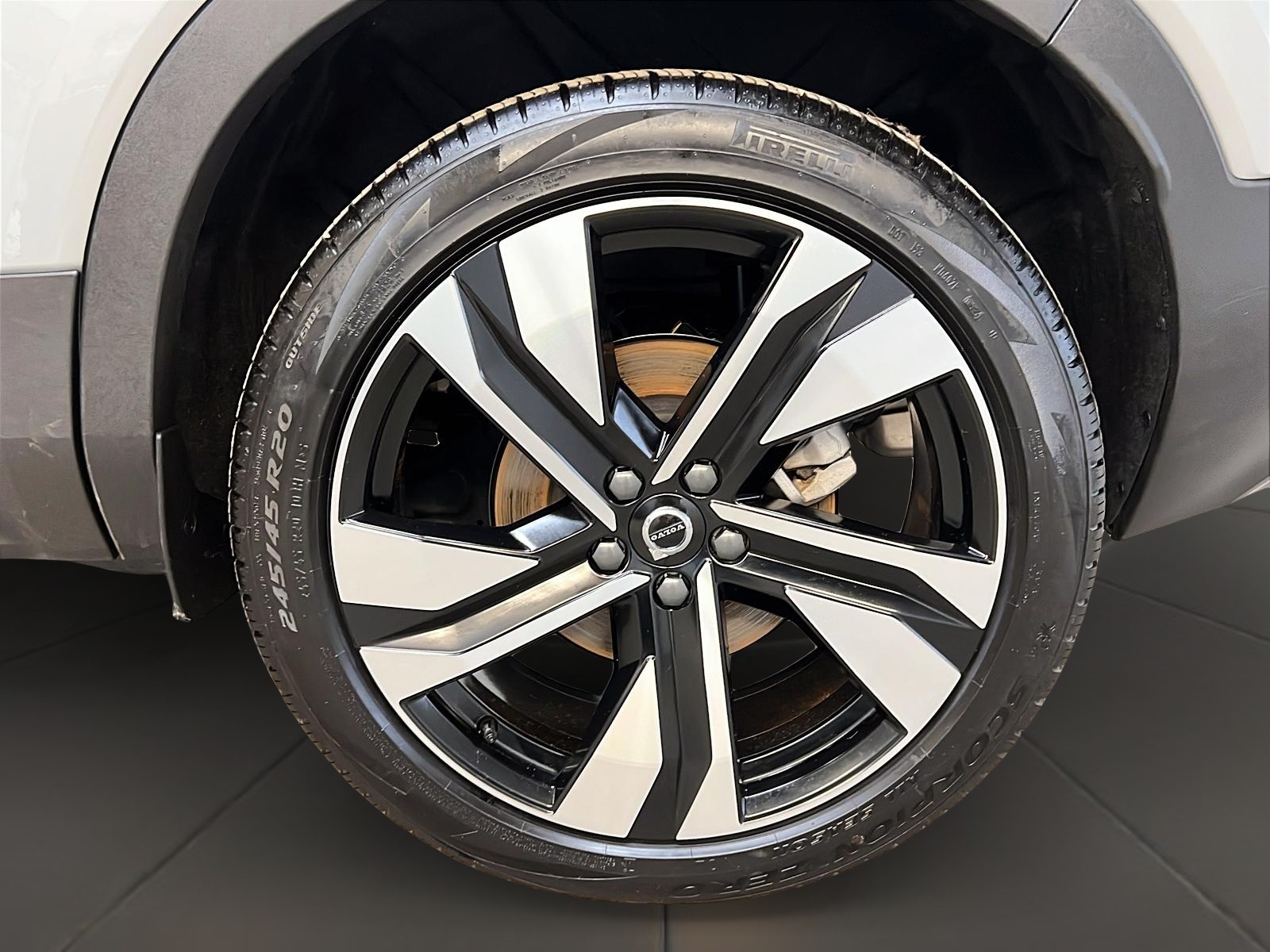 Volvo XC40 B5 PLUS DARK CUIR TOIT PANO NAV 4RM 2025 - image #29