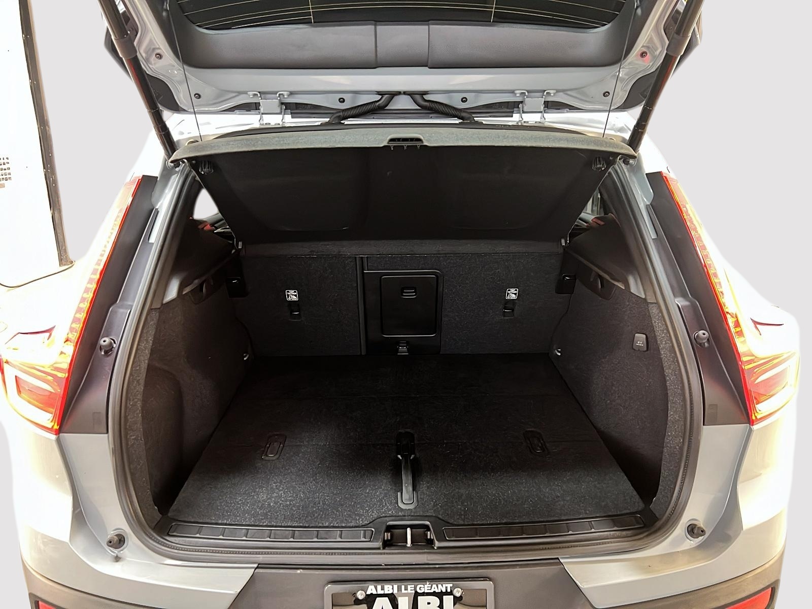 Volvo XC40 B5 PLUS DARK CUIR TOIT PANO NAV 4RM 2025 - image #13