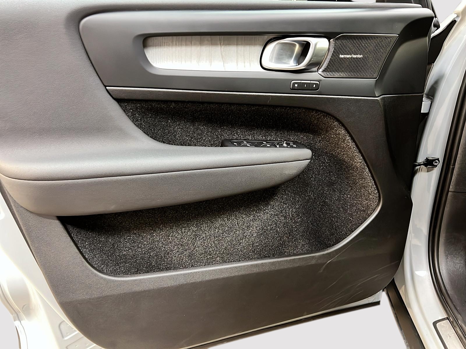 Volvo XC40 2025 - Image #25