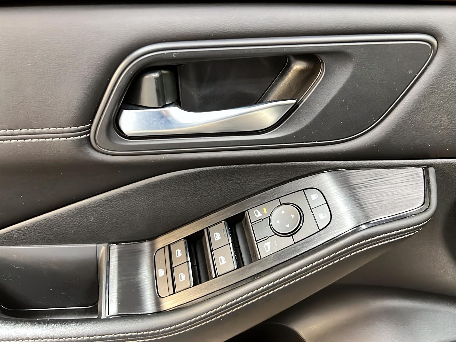 Nissan Rogue SV MIDNIGHT CUIR TOIT PANO 4RM 2023 - image #24