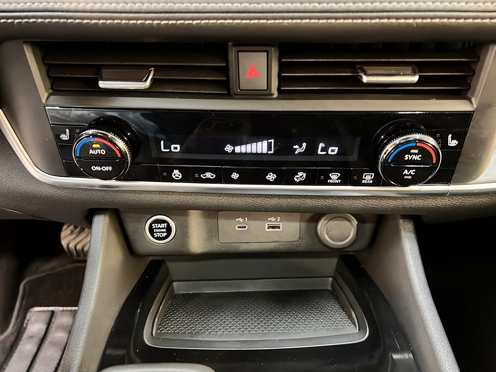 Nissan Rogue SV MIDNIGHT CUIR TOIT PANO 4RM 2023 - image #17