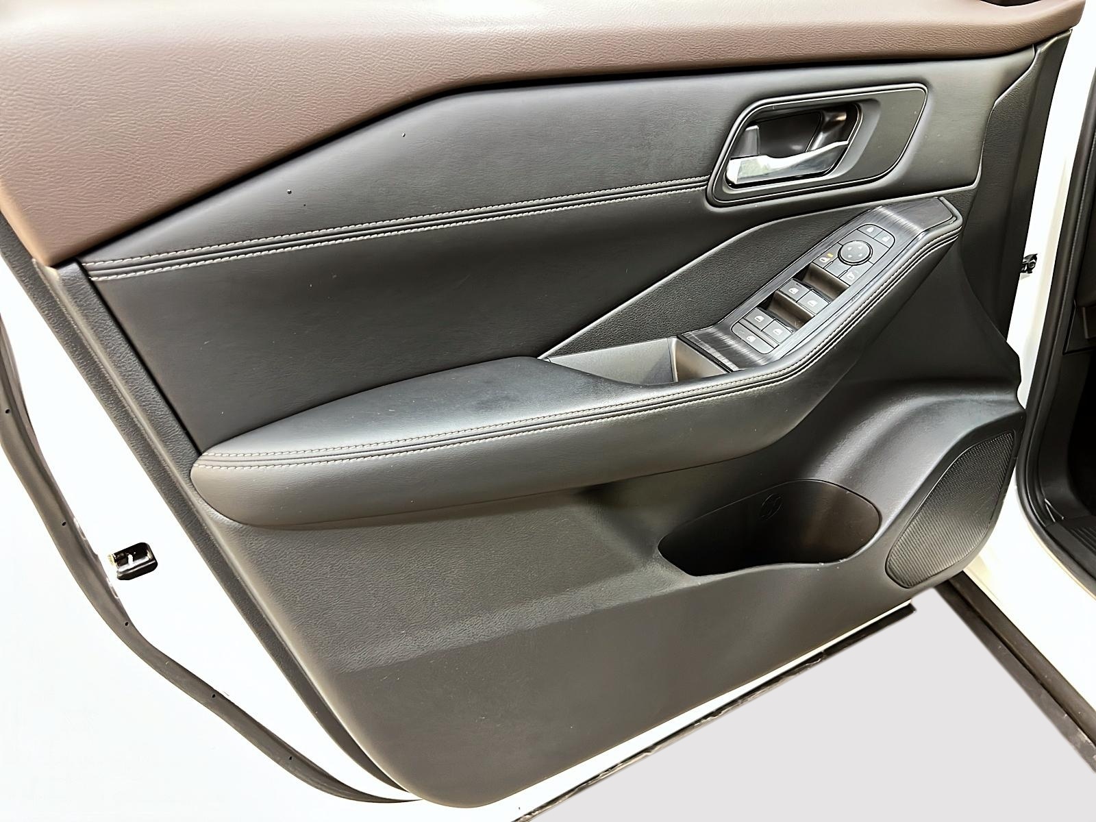 Nissan Rogue SV MIDNIGHT CUIR TOIT PANO 4RM 2023 - image #25