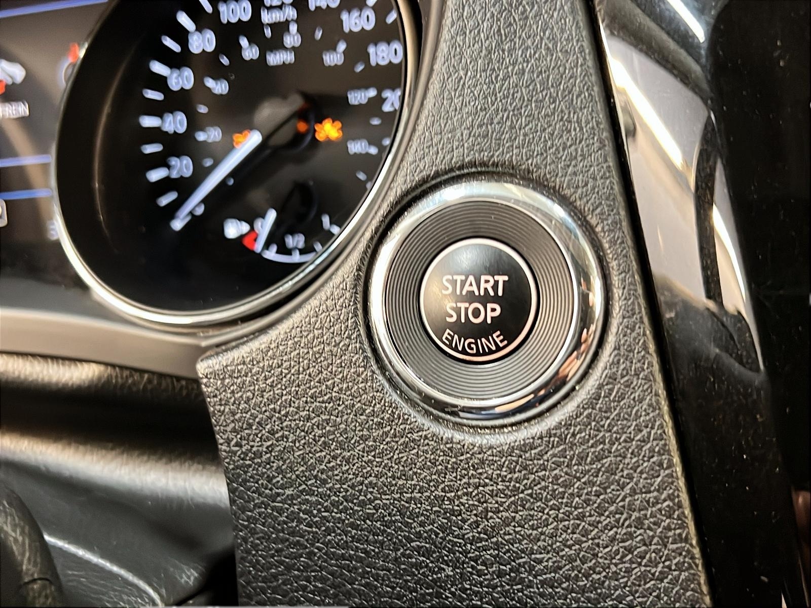 Nissan Qashqai SV TOIT 4RM 2023 - image #19