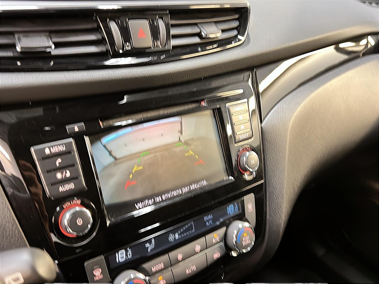 Nissan Qashqai SV TOIT 4RM 2023 - image #18