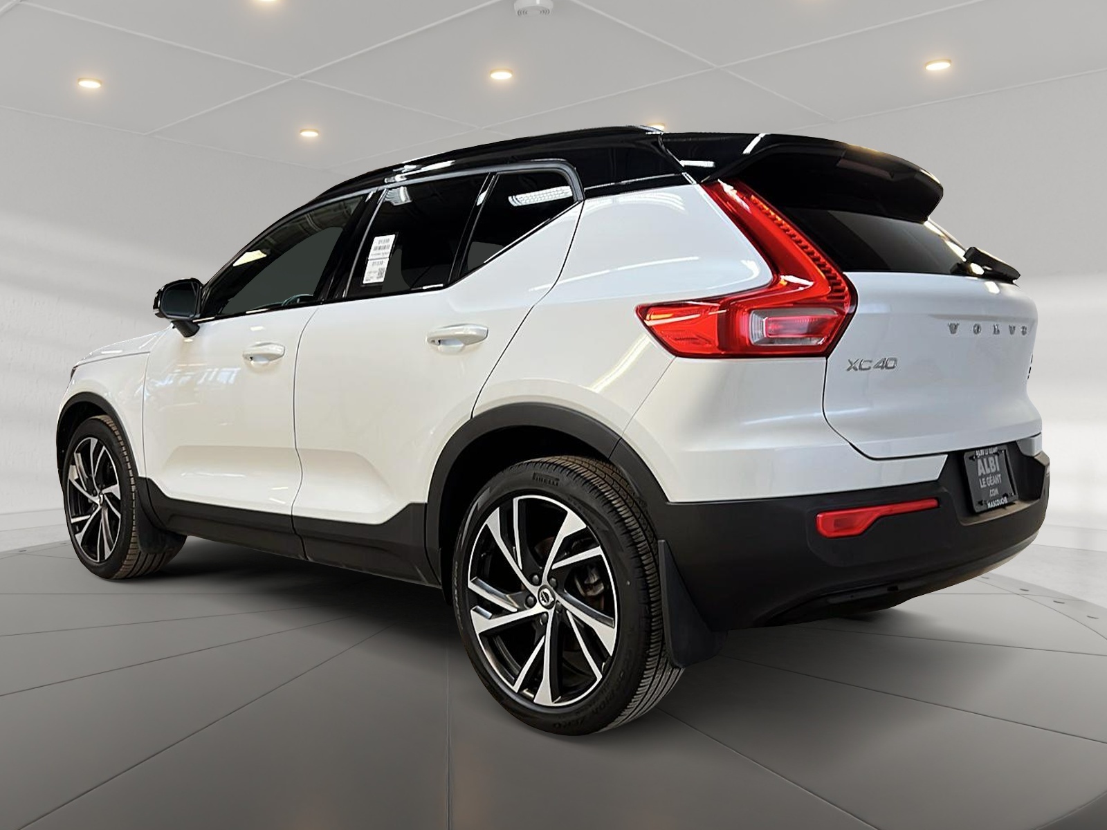 Volvo XC40 T5 R-DESING TOIT PANO NAV 4RM 2021 - image #6