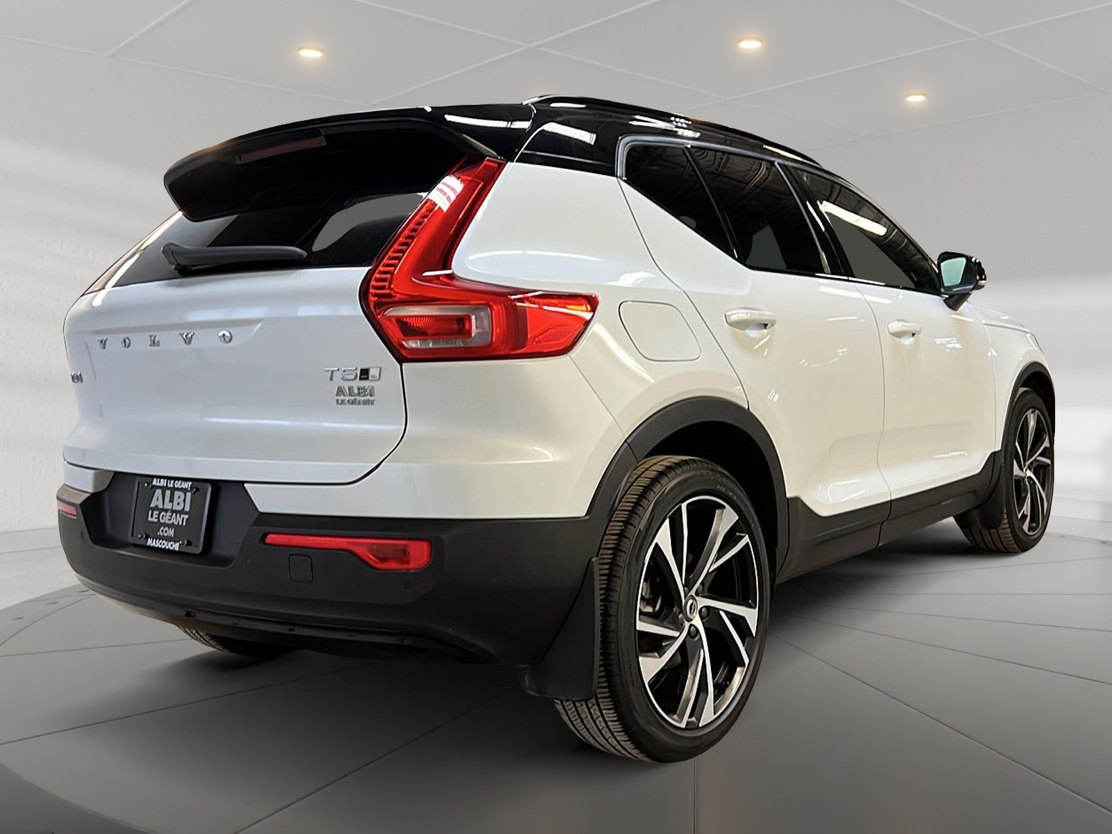 Volvo XC40 T5 R-DESING TOIT PANO NAV 4RM 2021 - image #4