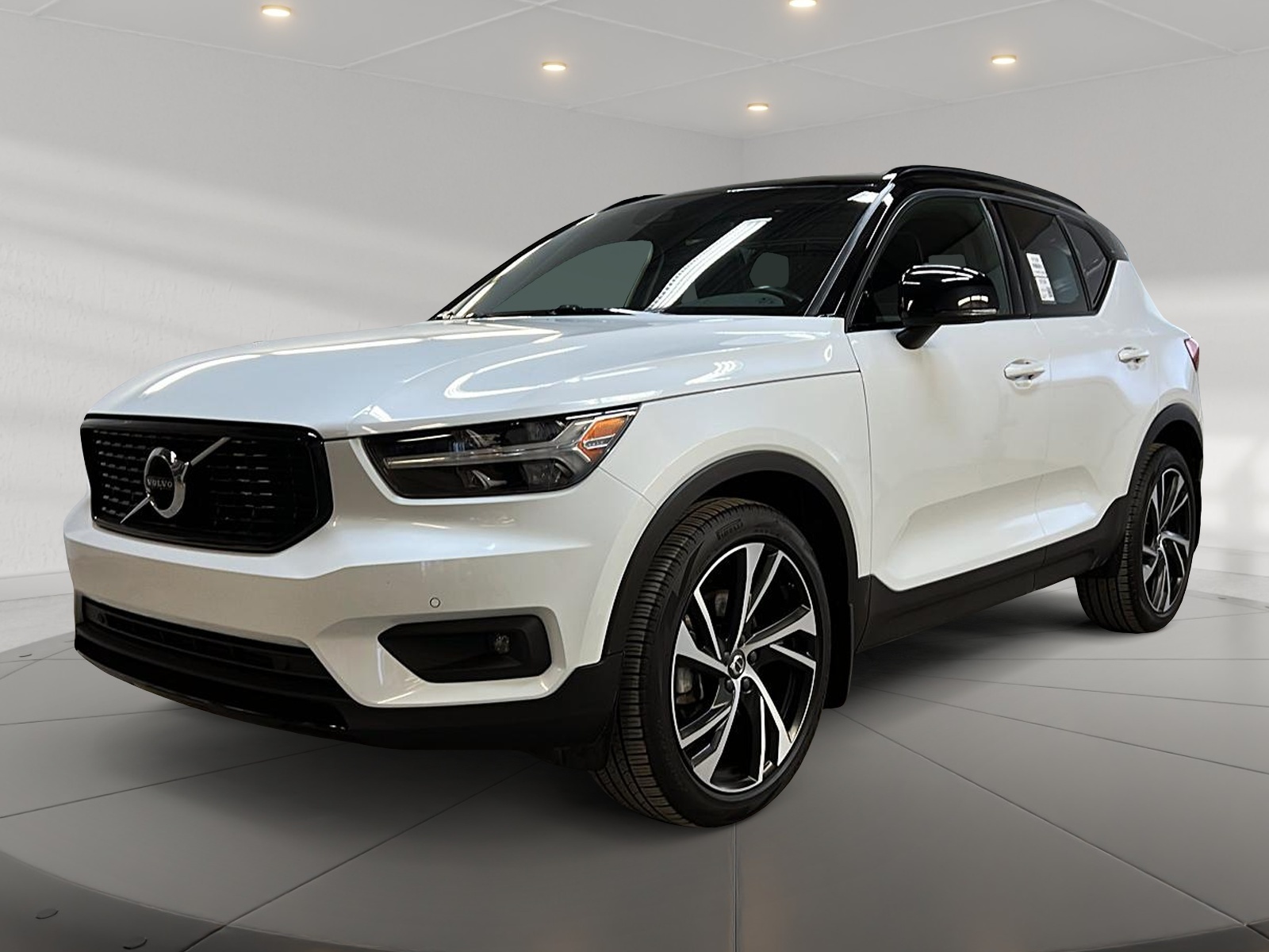 Volvo XC40 T5 R-DESING TOIT PANO NAV 4RM 2021 - image #1
