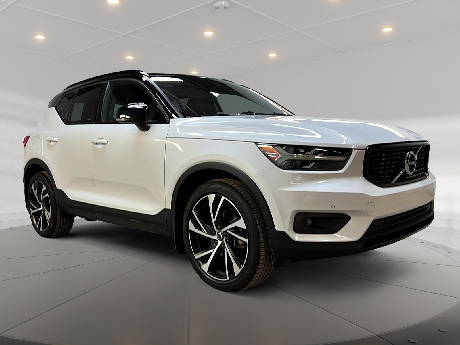 Volvo XC40 T5 R-DESING TOIT PANO NAV 4RM 2021 - image #3