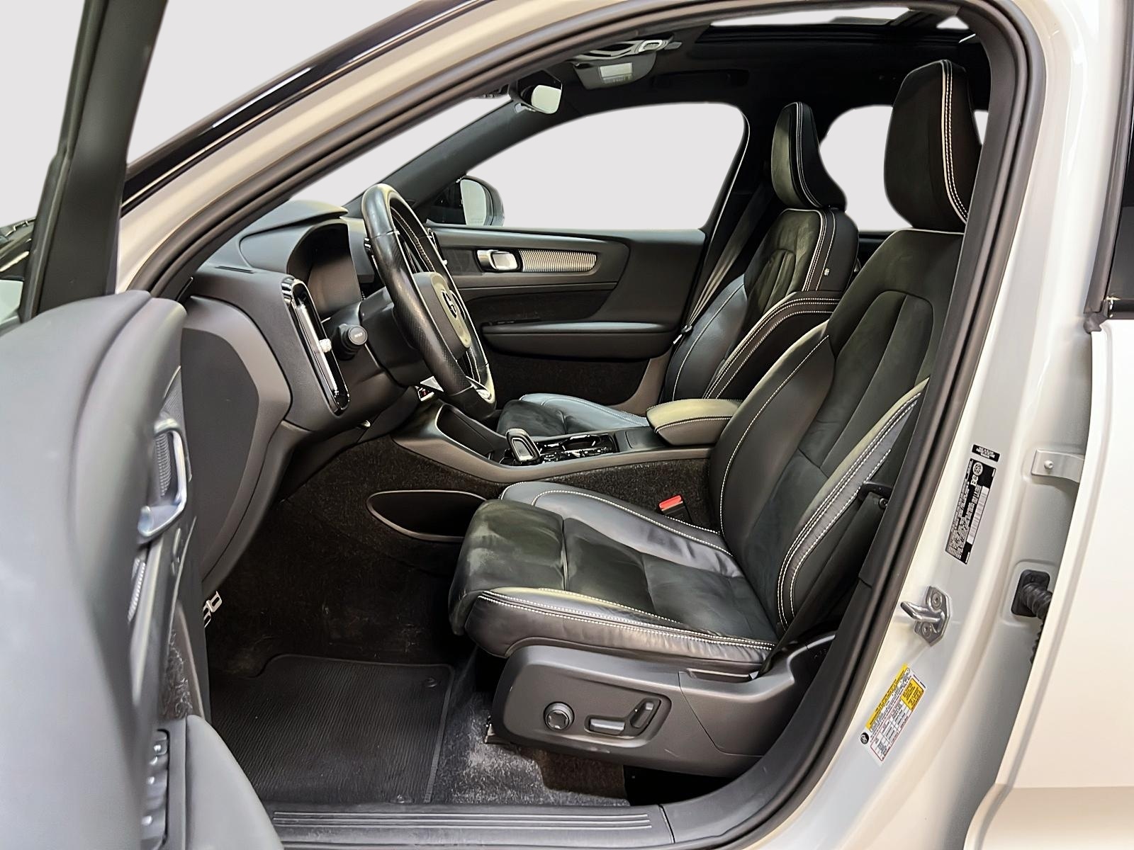 Volvo XC40 T5 R-DESING TOIT PANO NAV 4RM 2021 - image #7