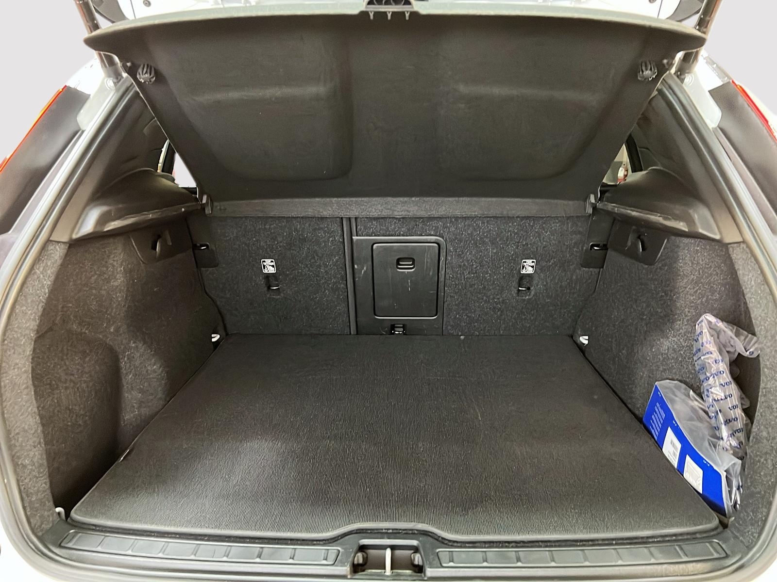Volvo XC40 T5 R-DESING TOIT PANO NAV 4RM 2021 - image #13