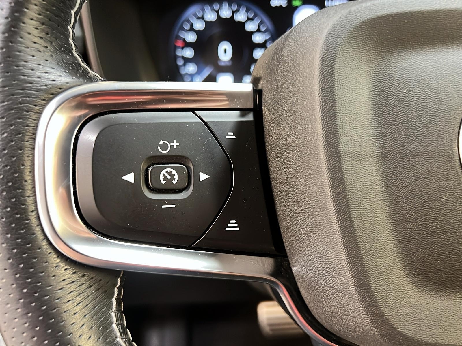 Volvo XC40 T5 R-DESING TOIT PANO NAV 4RM 2021 - image #22