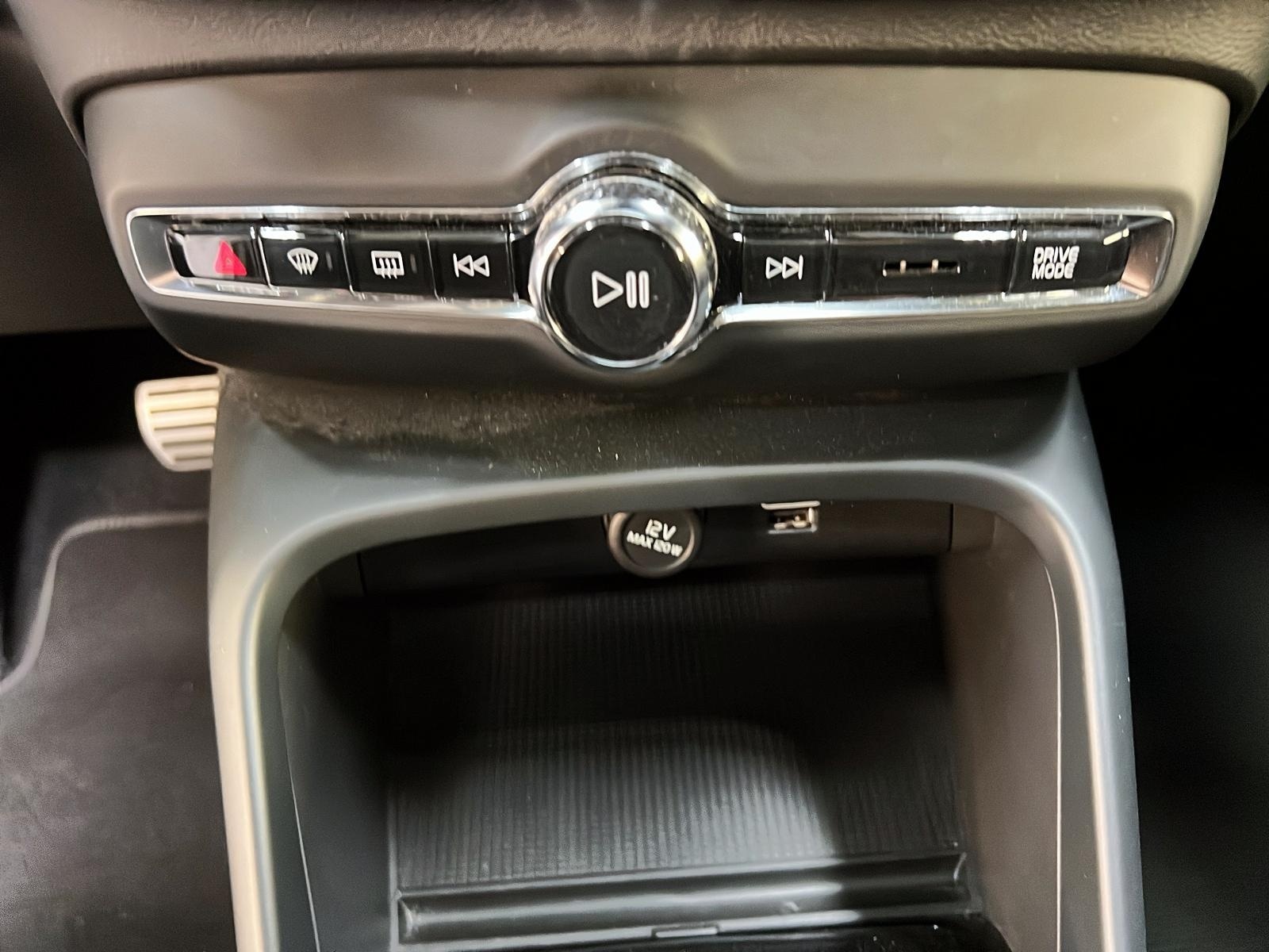 Volvo XC40 T5 R-DESING TOIT PANO NAV 4RM 2021 - image #16