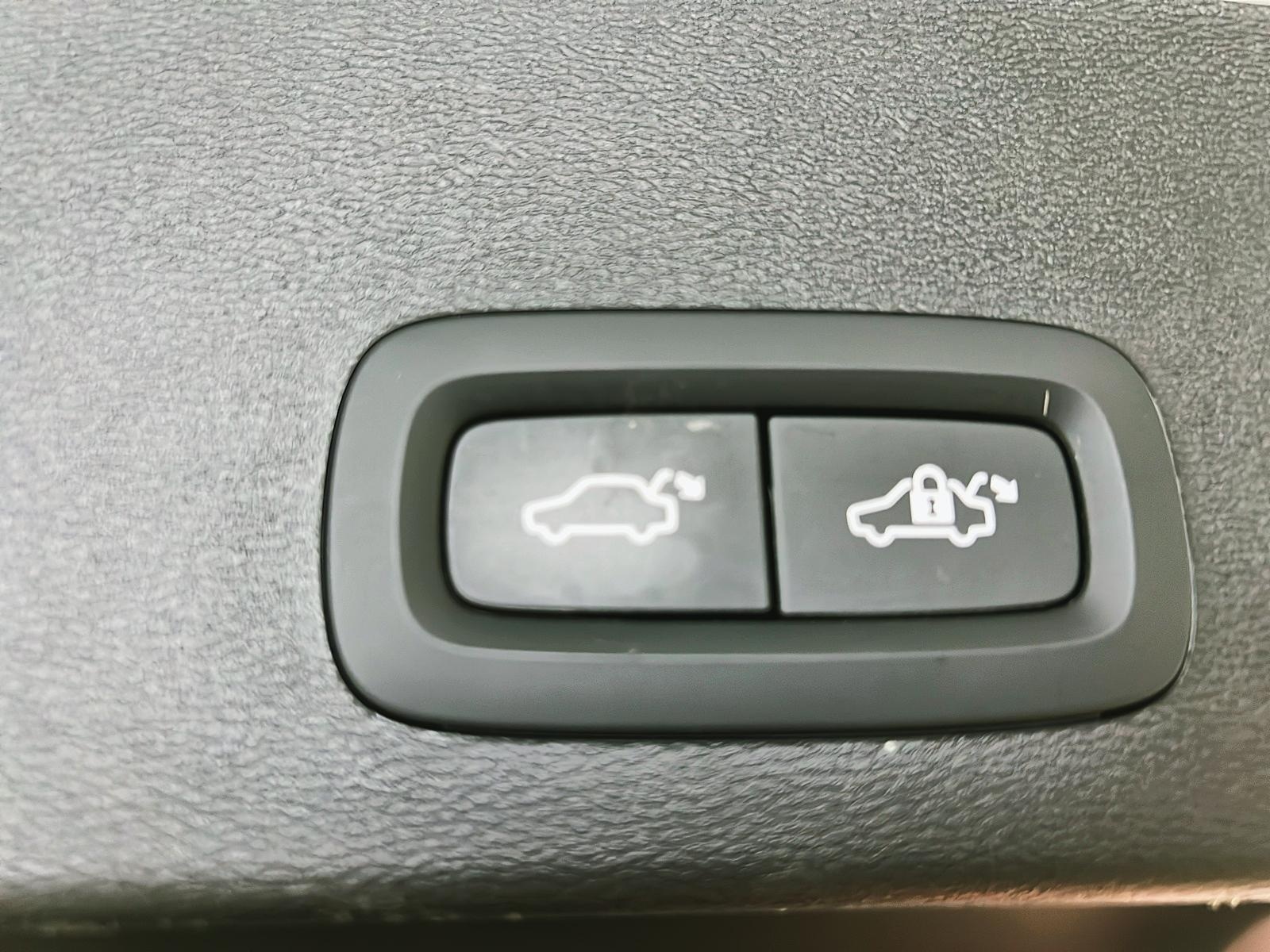 Volvo XC40 T5 R-DESING TOIT PANO NAV 4RM 2021 - image #14