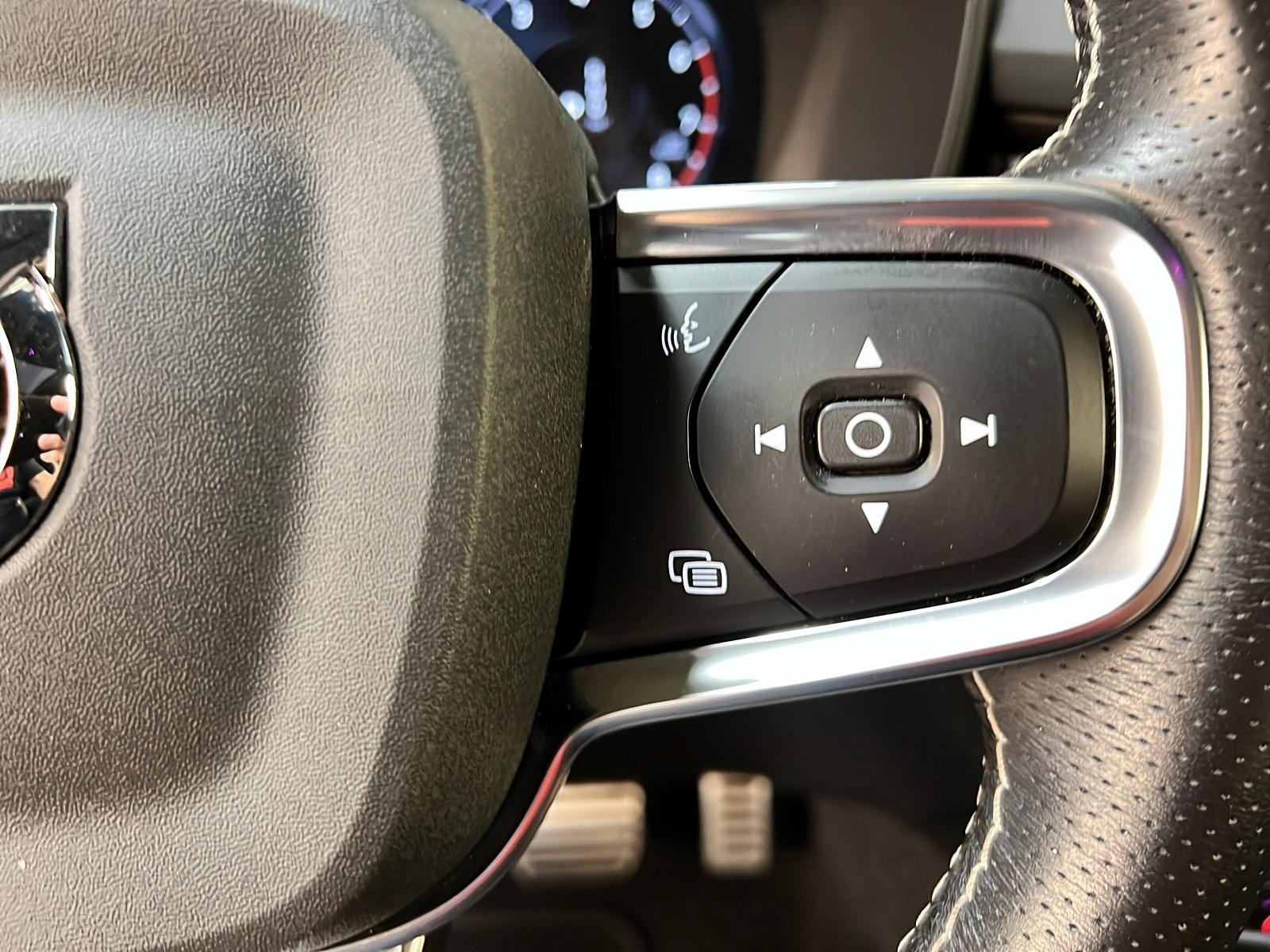 Volvo XC40 T5 R-DESING TOIT PANO NAV 4RM 2021 - image #21