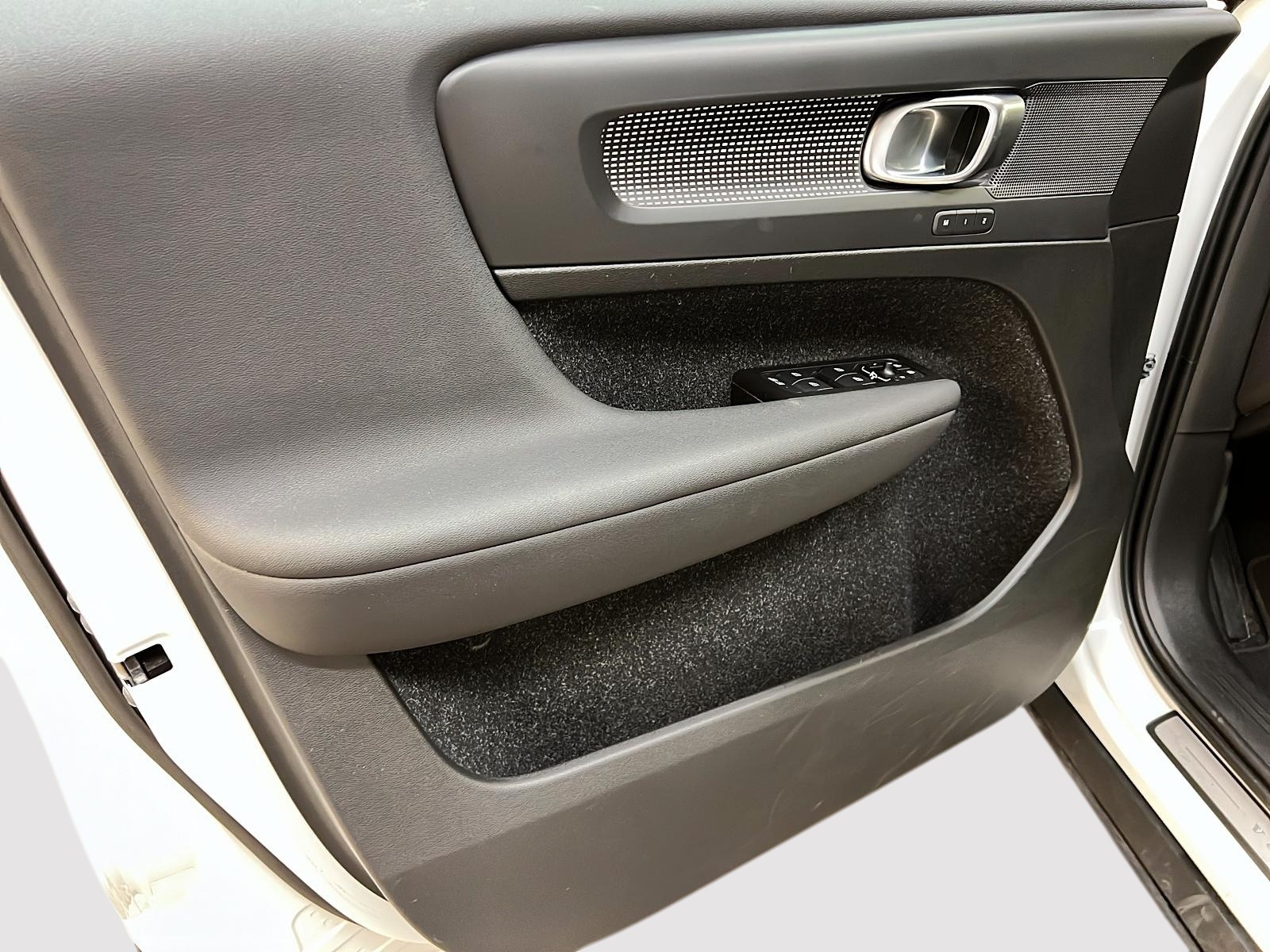Volvo XC40 T5 R-DESING TOIT PANO NAV 4RM 2021 - image #24