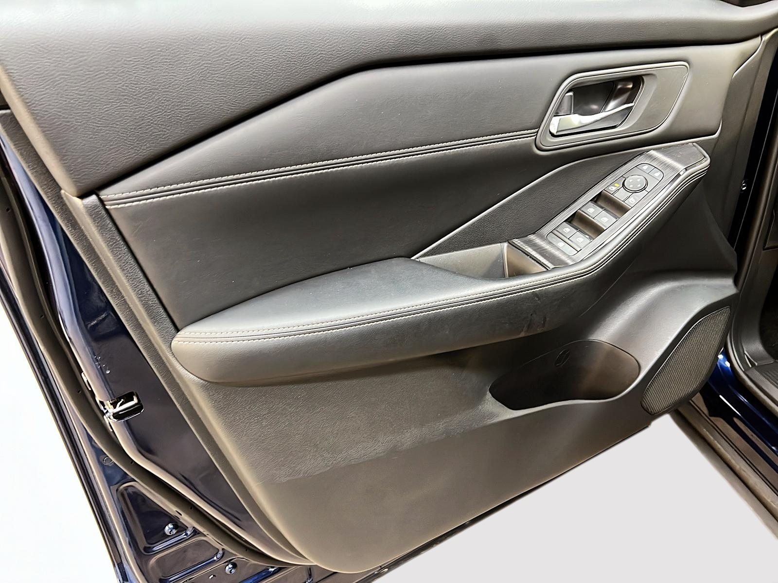 Nissan Rogue SV PREMIUM CUIR TOIT PANO 4RM 2024 - image #25