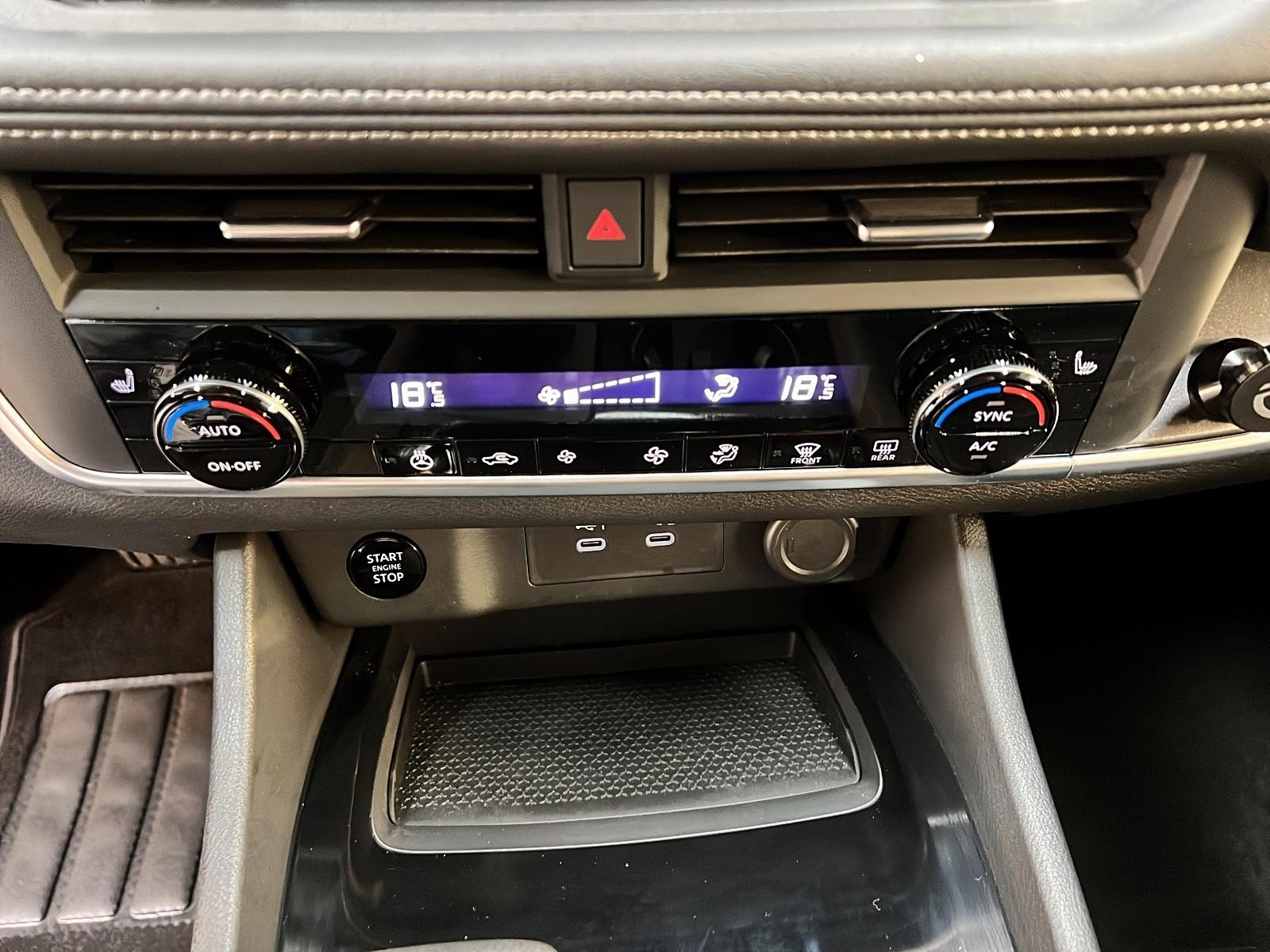 Nissan Rogue SV PREMIUM CUIR TOIT PANO 4RM 2024 - image #17