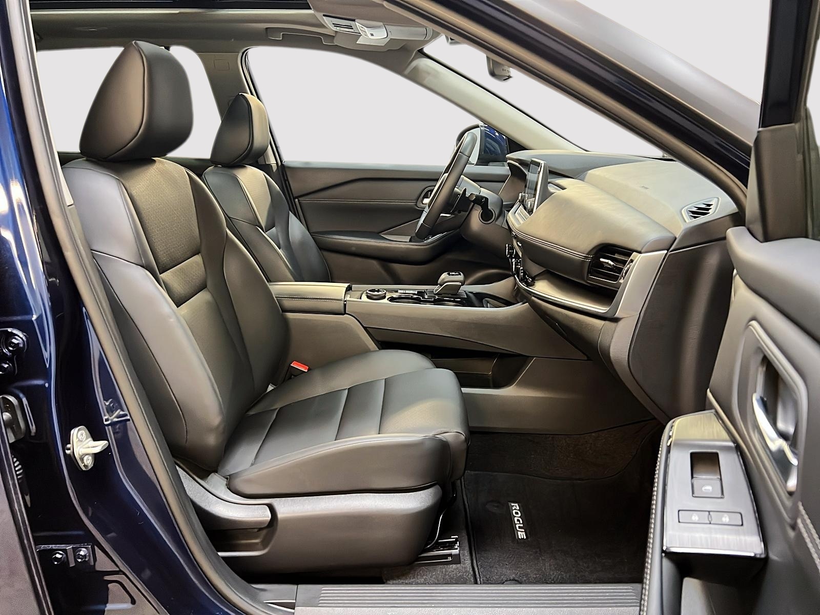 Nissan Rogue SV PREMIUM CUIR TOIT PANO 4RM 2024 - image #8