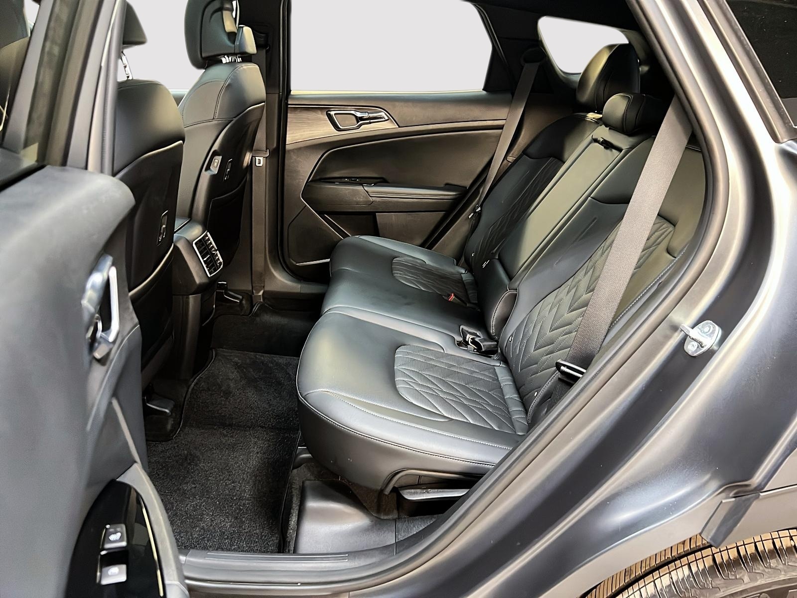 Kia Sportage X-LINE LIMITED CUIR TOIT PANO NAV 4RM 2023 - image #9