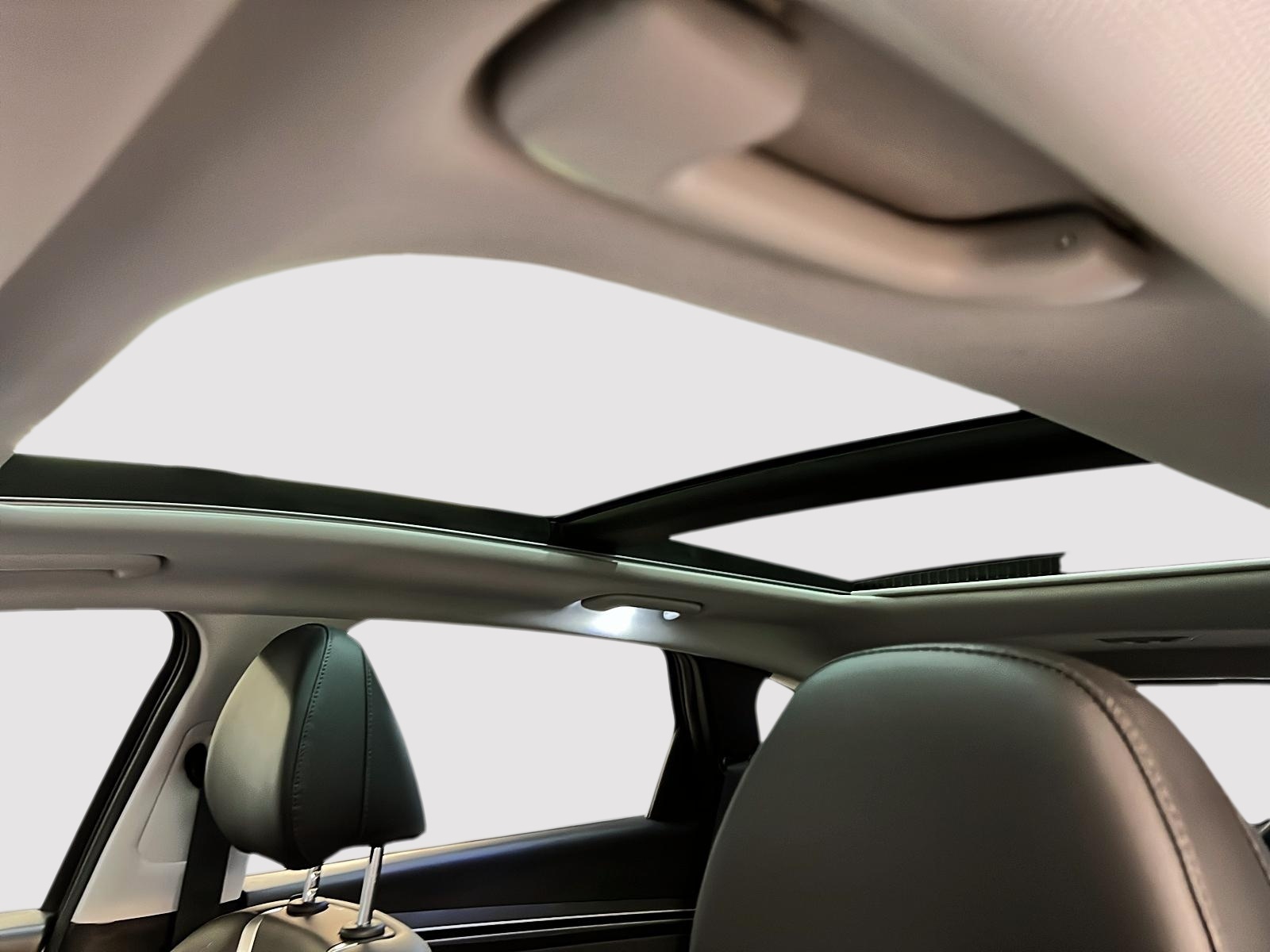 Hyundai Tucson LUXURY HYBRID CUIR TOIT PANO 4RM 2022 - image #10