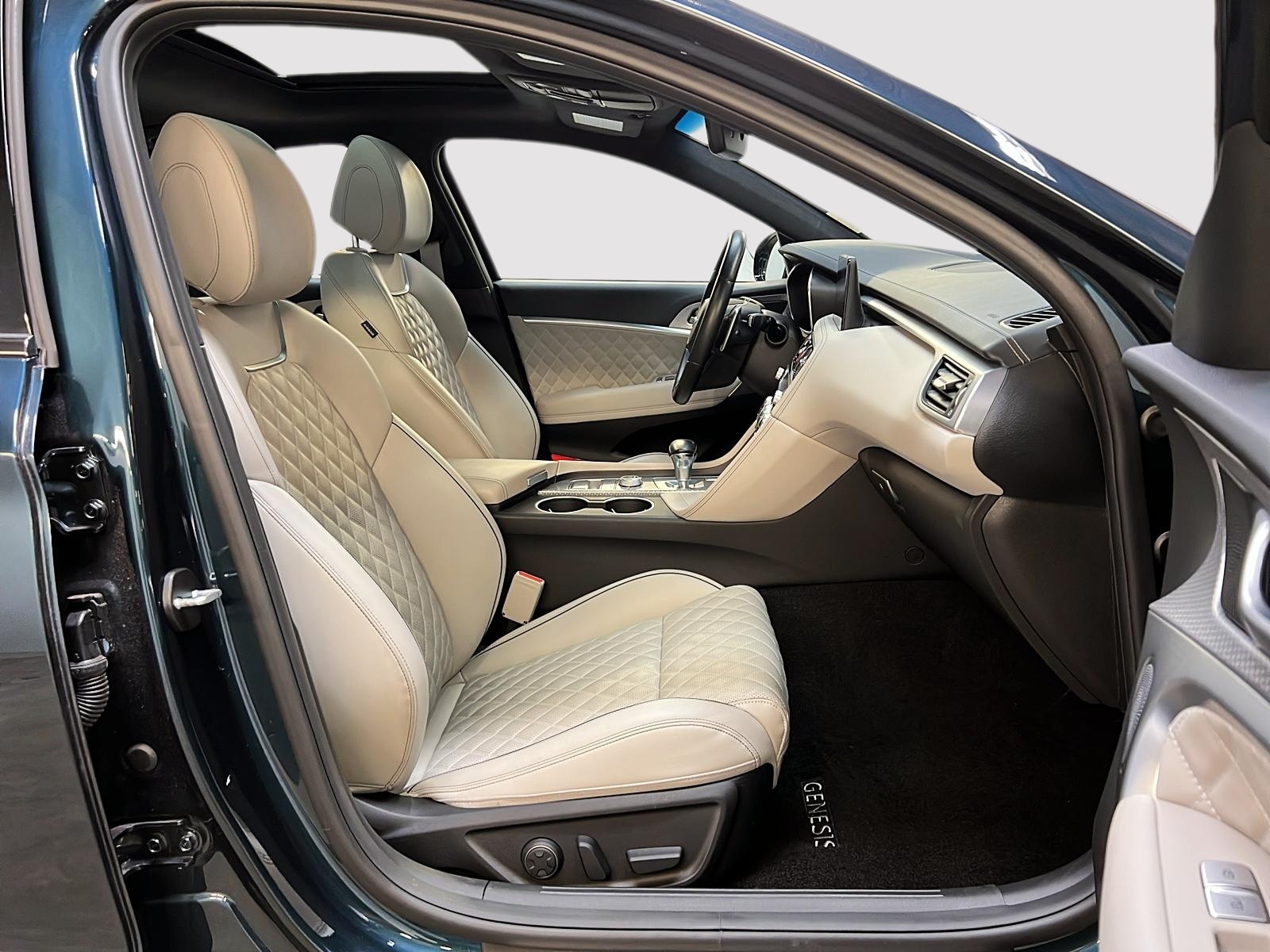 Genesis G70 SPORT 3.3T CUIR TOIT NAV 4RM 2023 - image #8