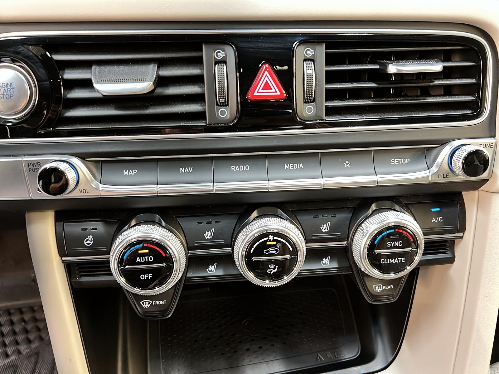 Genesis G70 SPORT 3.3T CUIR TOIT NAV 4RM 2023 - image #16