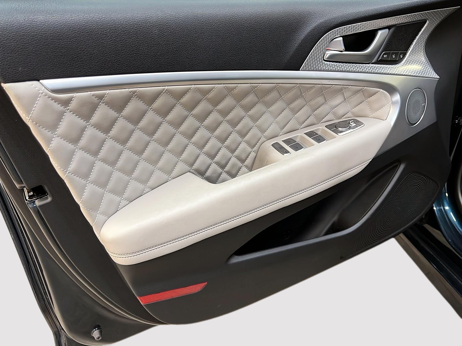 Genesis G70 SPORT 3.3T CUIR TOIT NAV 4RM 2023 - image #25