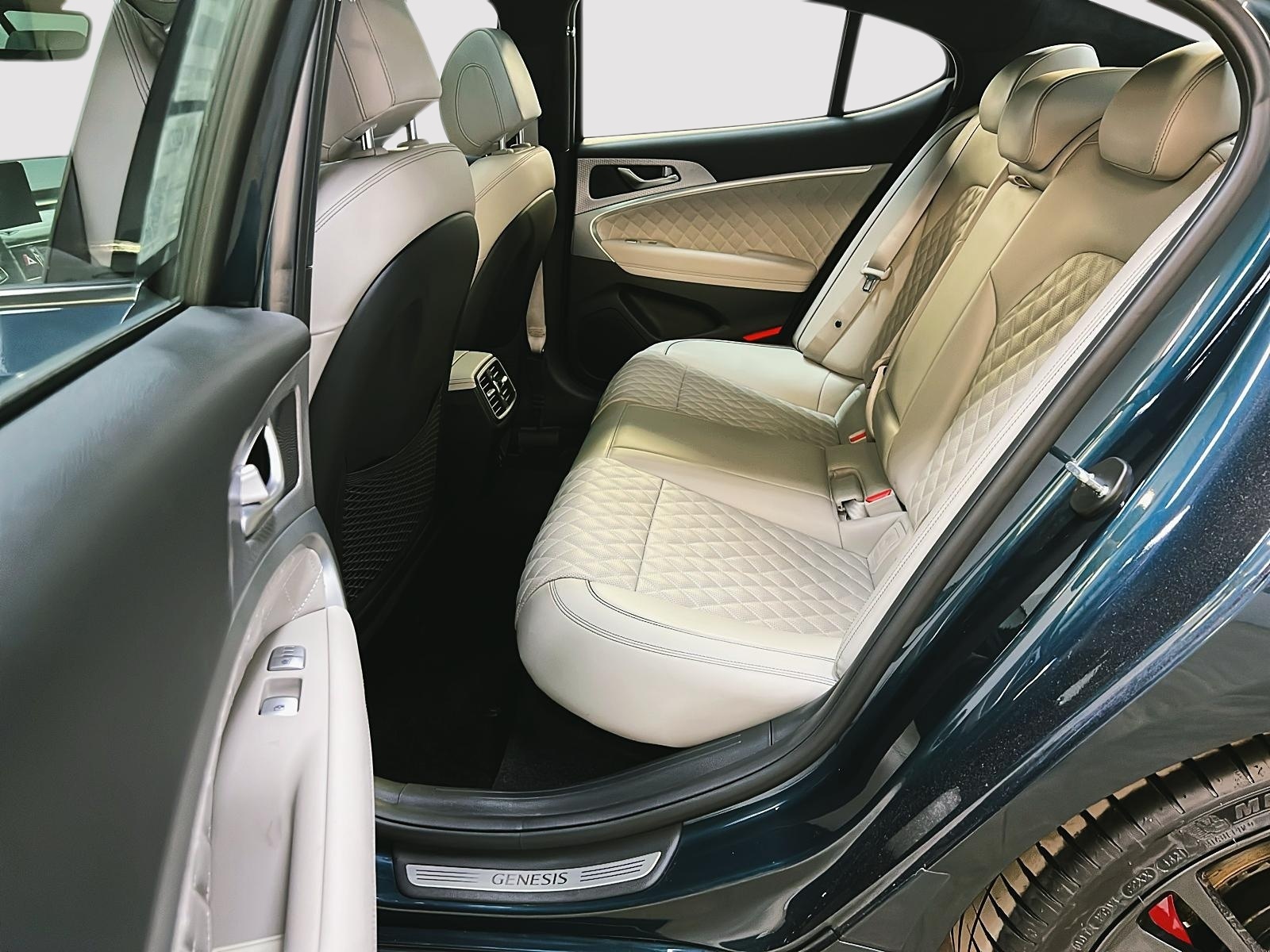 Genesis G70 SPORT 3.3T CUIR TOIT NAV 4RM 2023 - image #9