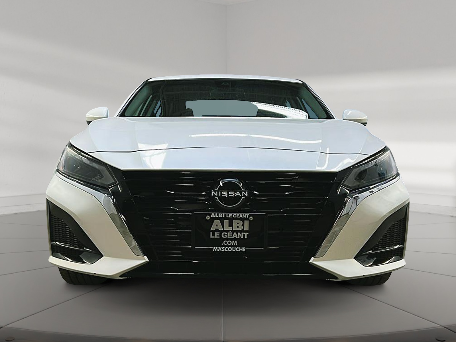 Nissan Altima PLATINUM CUIR TOIT NAV 4RM 2024 - image #2