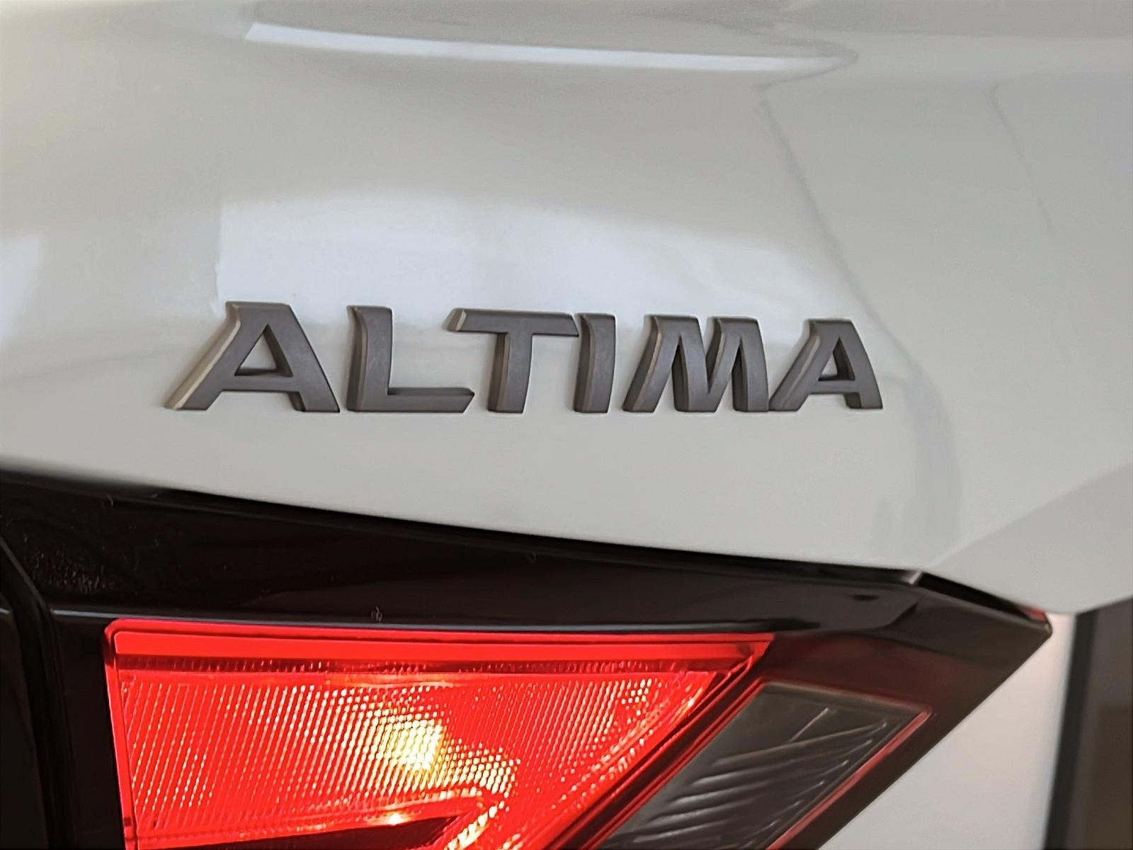 Nissan Altima PLATINUM CUIR TOIT NAV 4RM 2024 - image #27