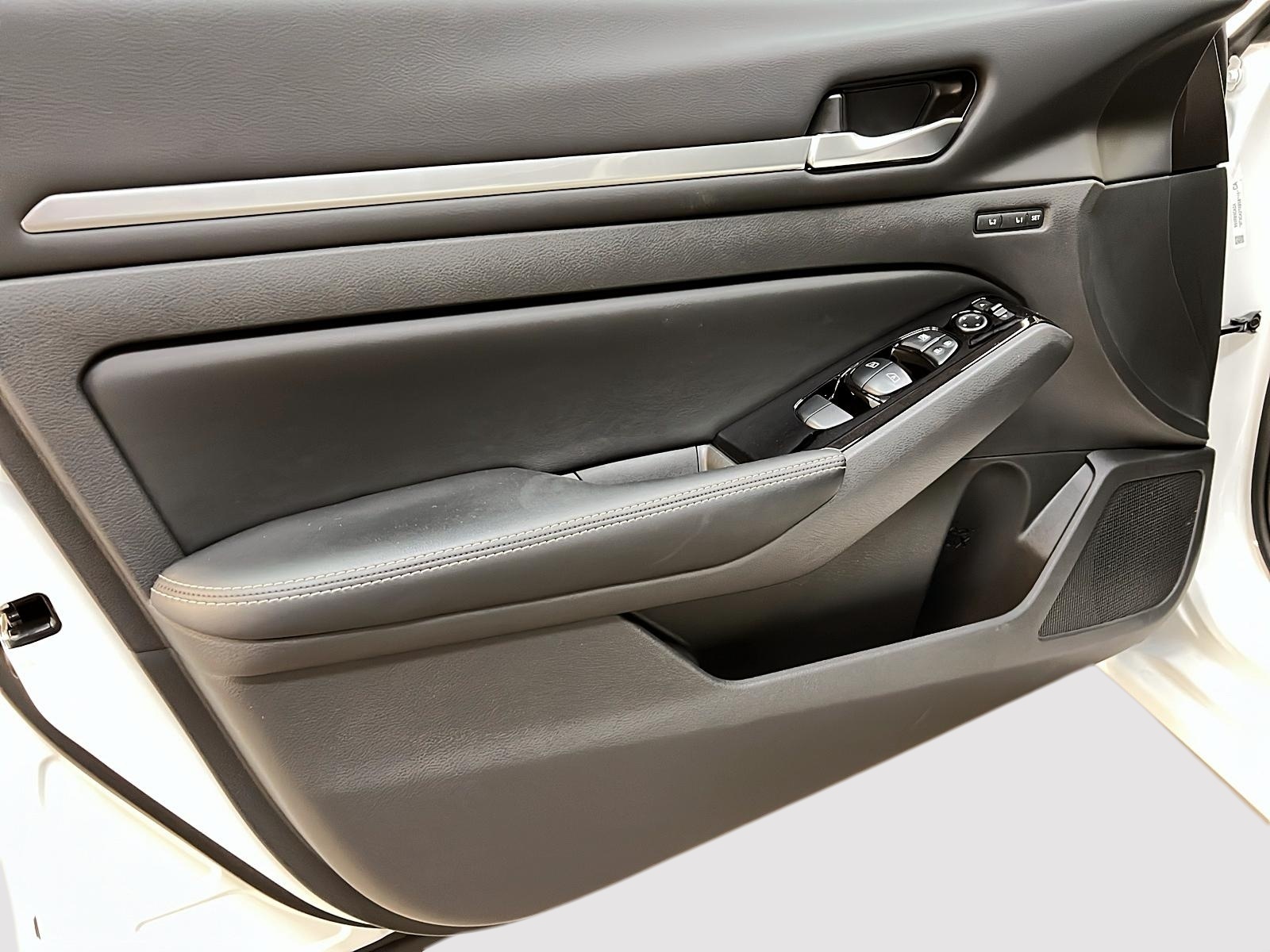 Nissan Altima PLATINUM CUIR TOIT NAV 4RM 2024 - image #24