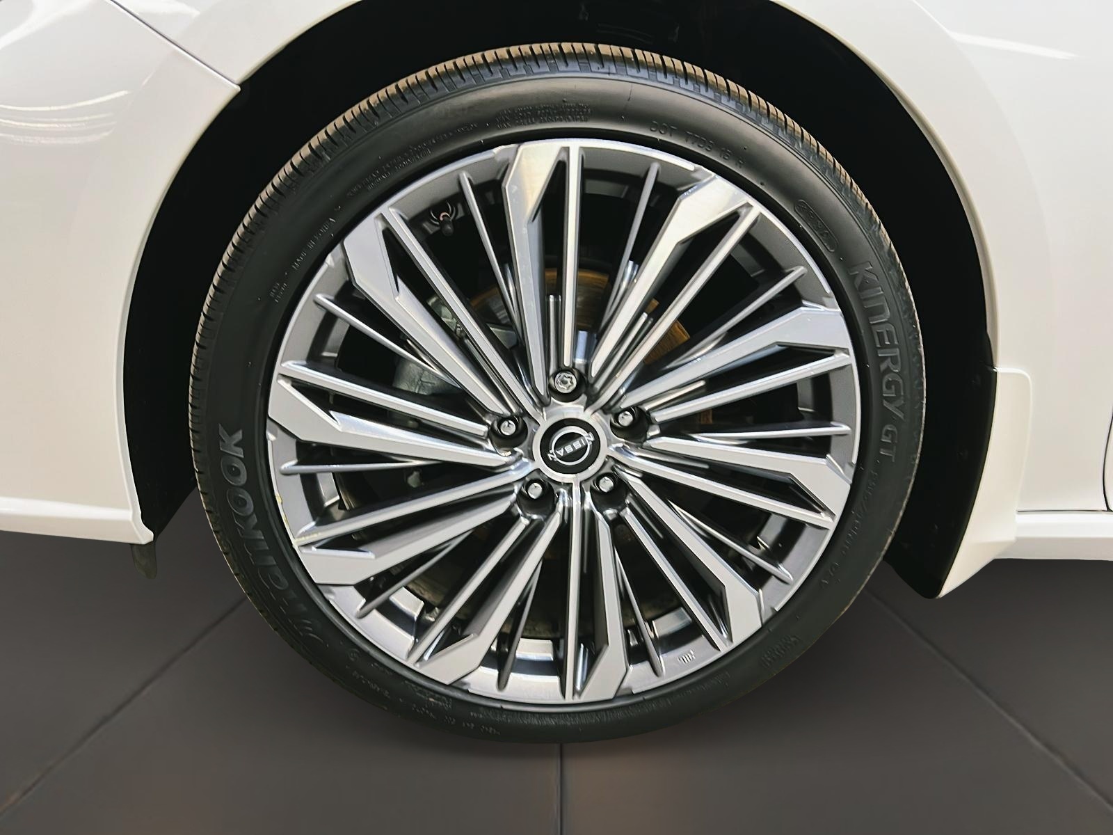 Nissan Altima PLATINUM CUIR TOIT NAV 4RM 2024 - image #30