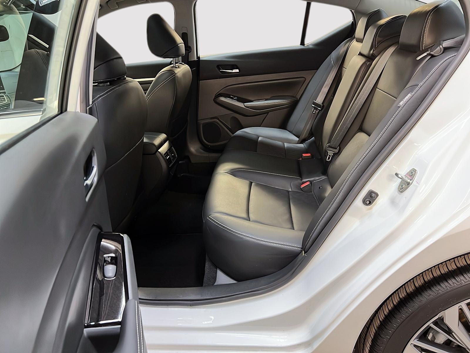 Nissan Altima PLATINUM CUIR TOIT NAV 4RM 2024 - image #9