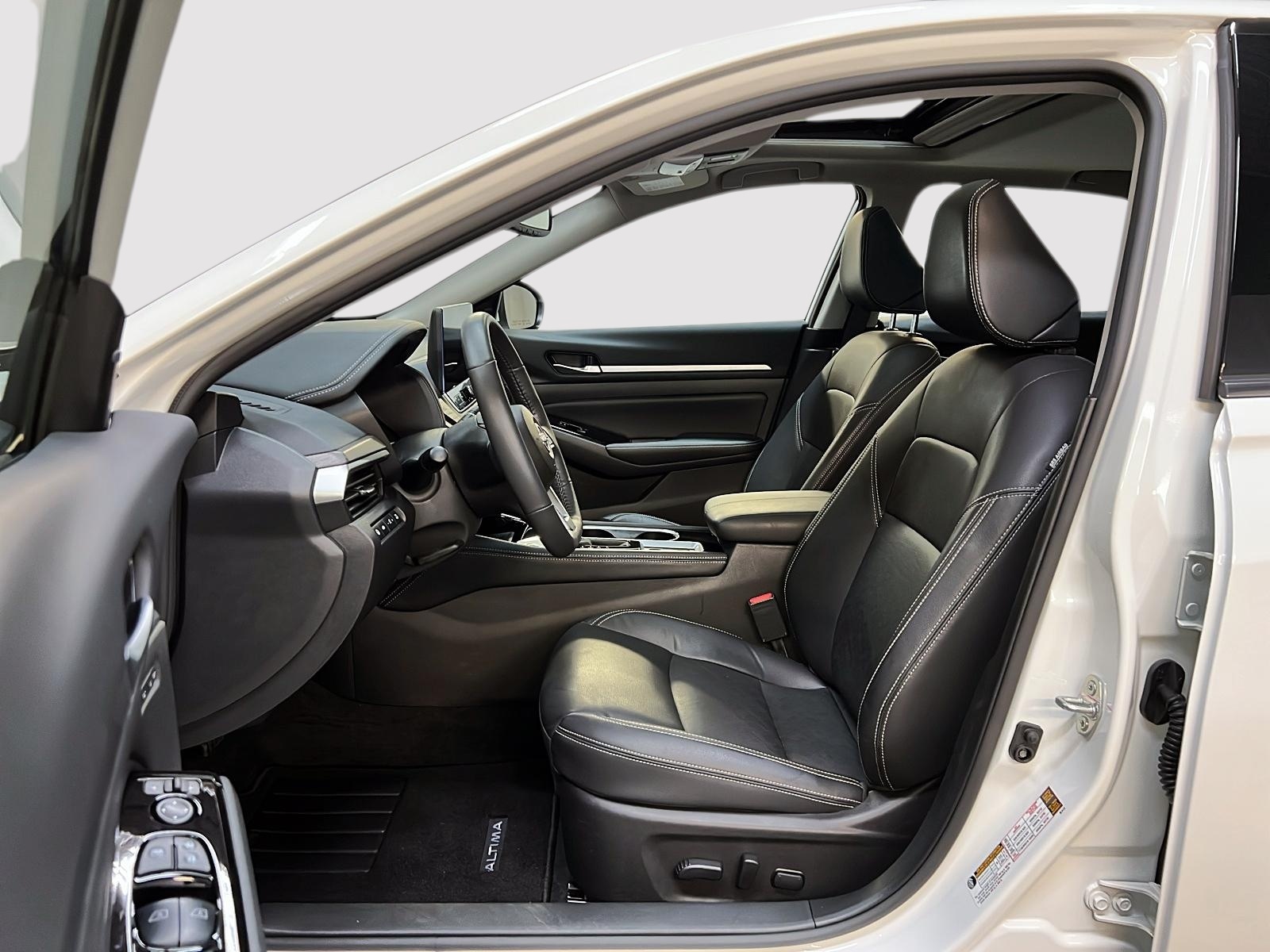 Nissan Altima PLATINUM CUIR TOIT NAV 4RM 2024 - image #7