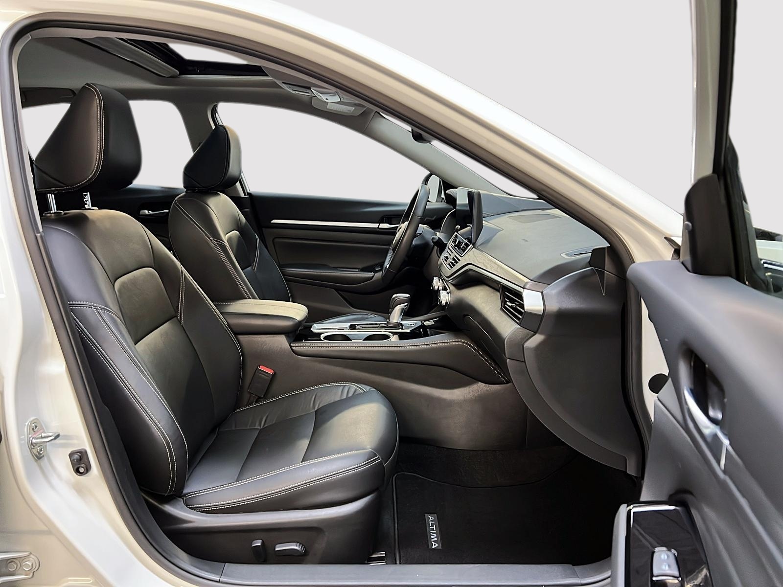 Nissan Altima PLATINUM CUIR TOIT NAV 4RM 2024 - image #8