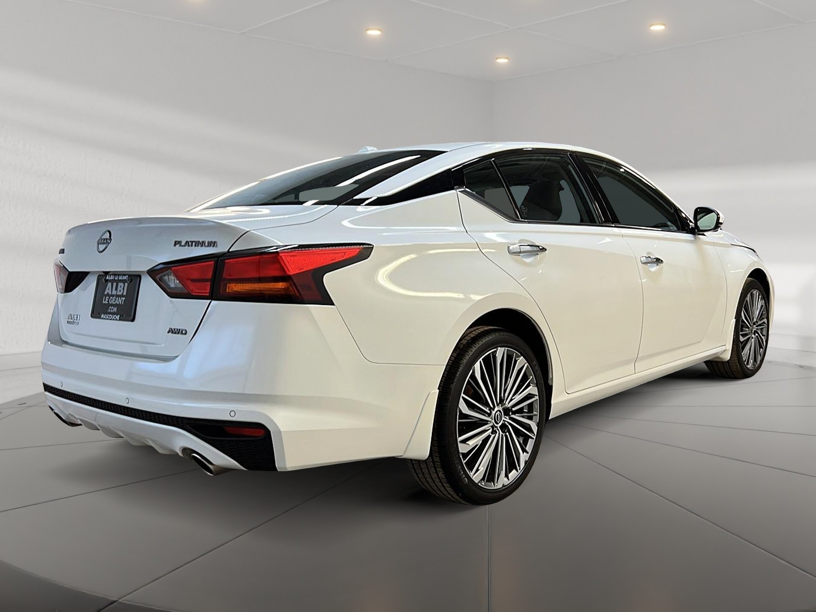 Nissan Altima PLATINUM CUIR TOIT NAV 4RM 2024 - image #4