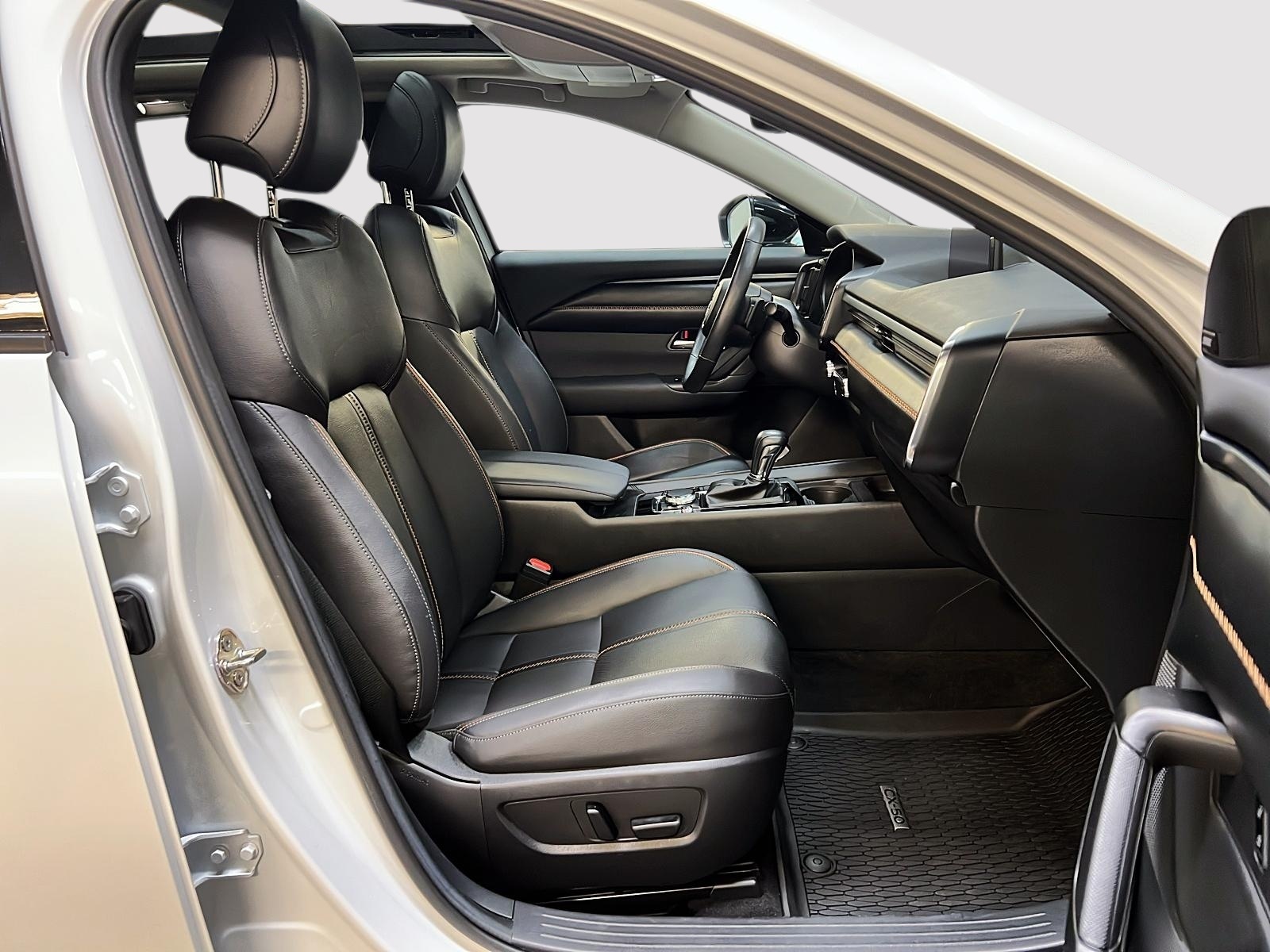 Mazda CX-50 GT TURBO CUIR TOIT PANO NAV 4RM 2024 - image #8