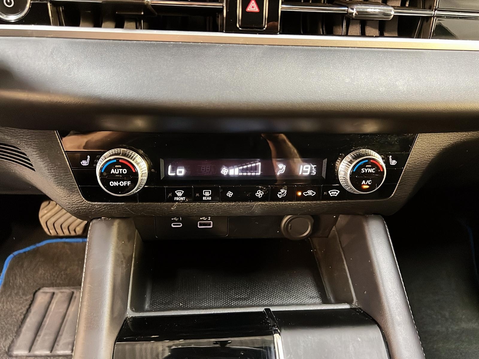 Mitsubishi Outlander ES S PHEV 4RM 2023 - image #15