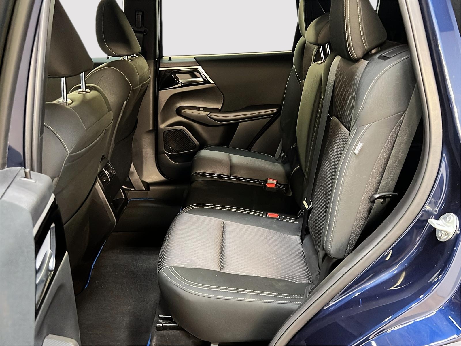 Mitsubishi Outlander ES S PHEV 4RM 2023 - image #9