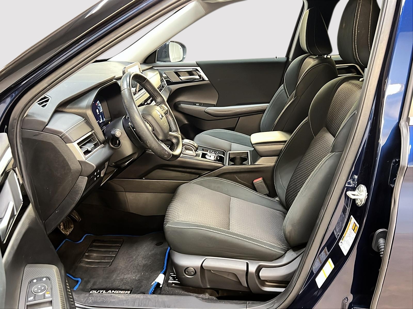 Mitsubishi Outlander ES S PHEV 4RM 2023 - image #7